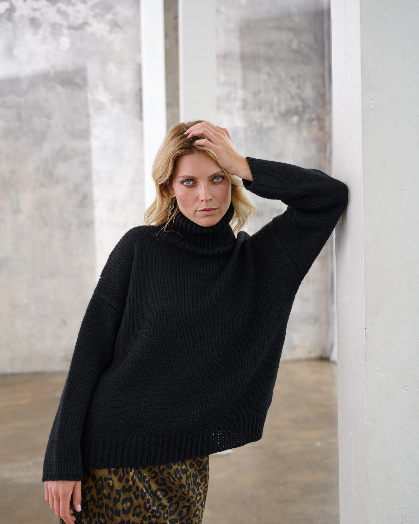 Oven Black sweater