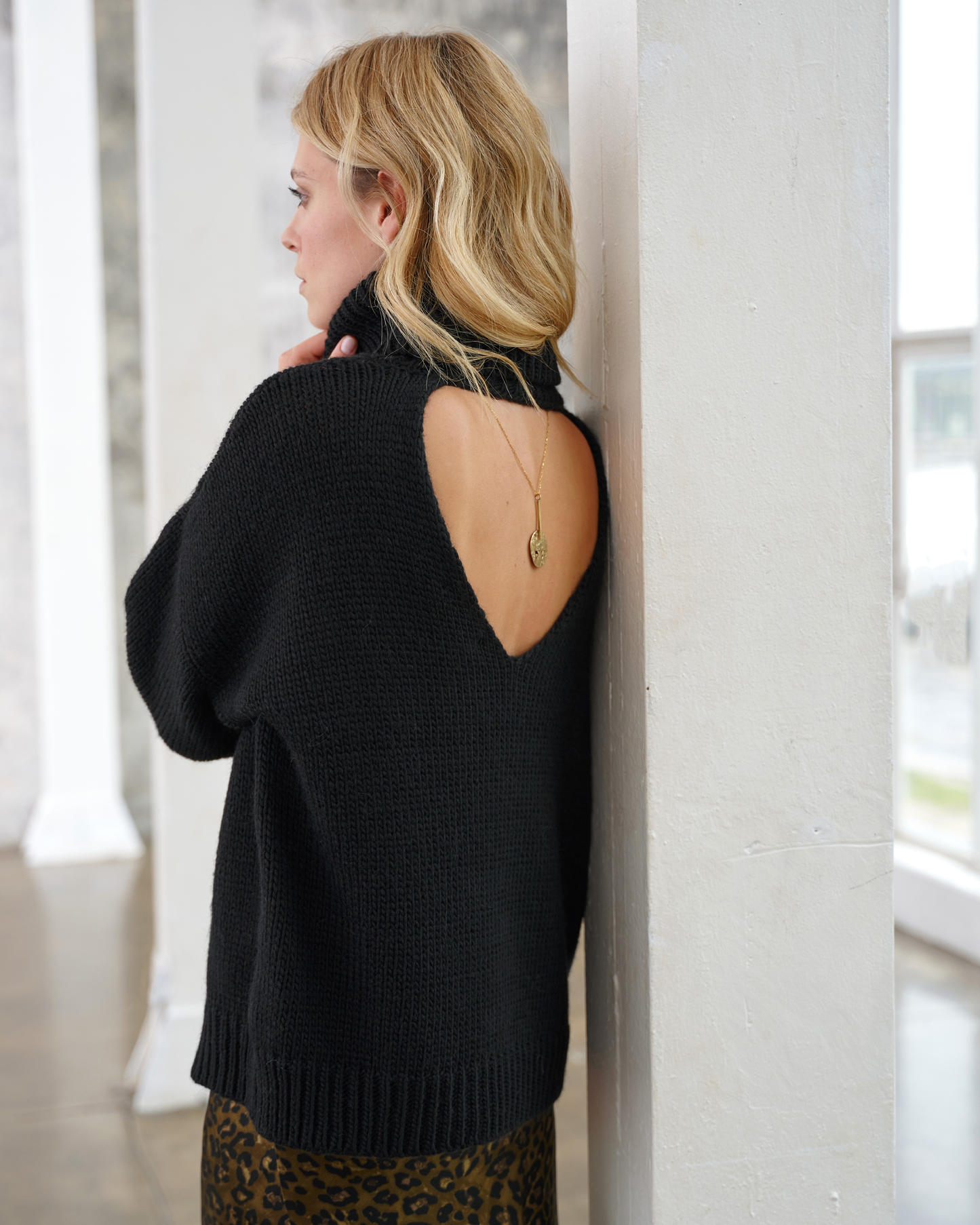 Oven Black sweater