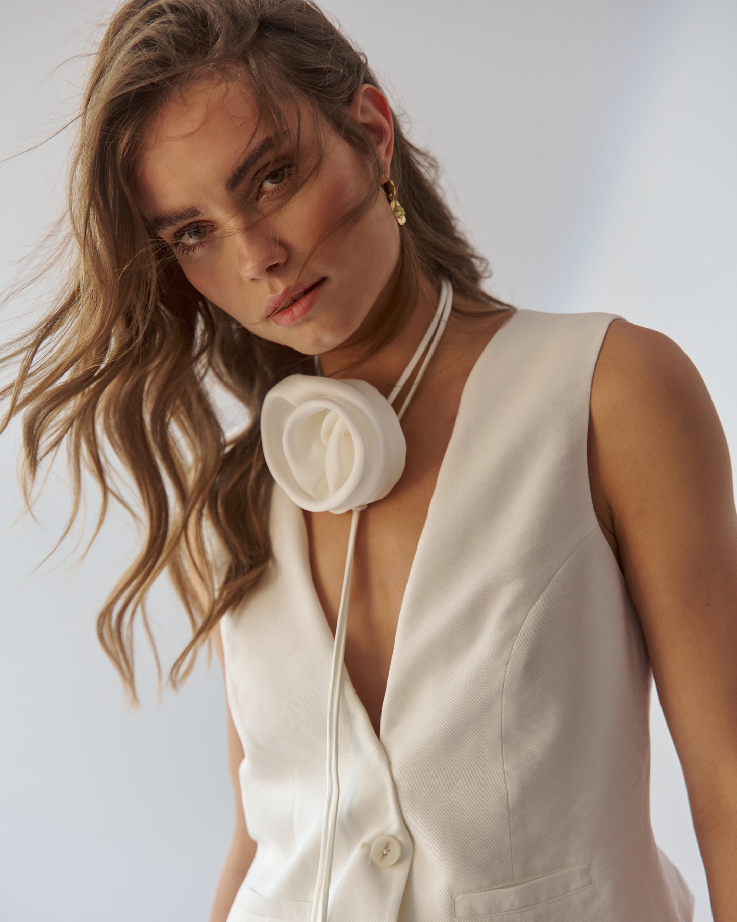 Neck Flower Bella Ecru