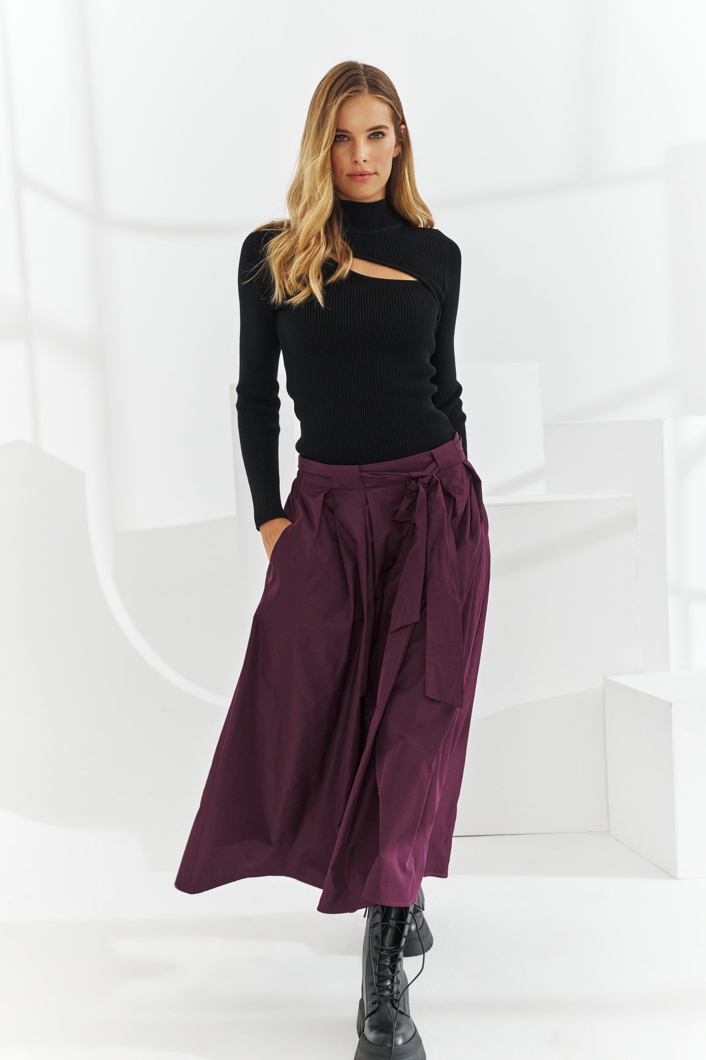 Sweter z wycięciem Optic Czarny