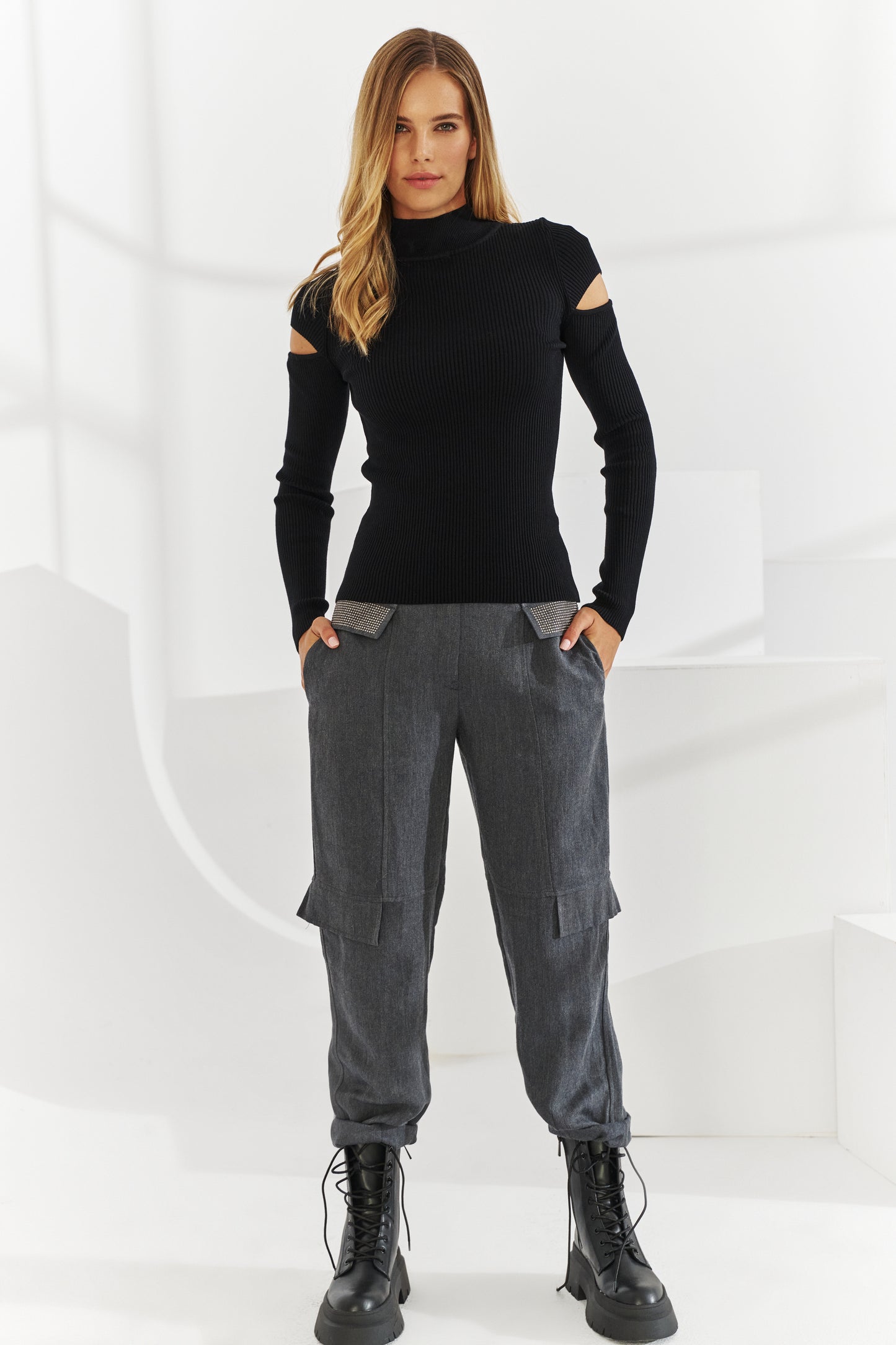 Sweter z wycięciami Manx Czarny