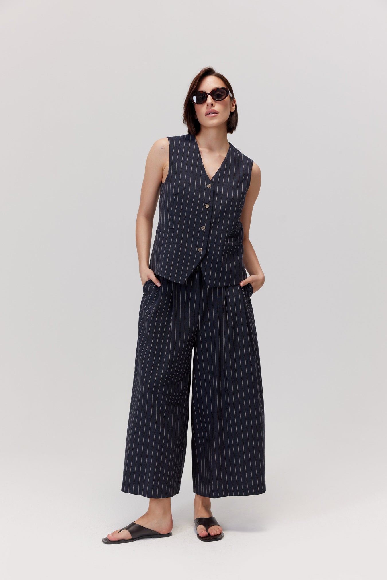 Granatowe spodnie tylu culottes Noti
