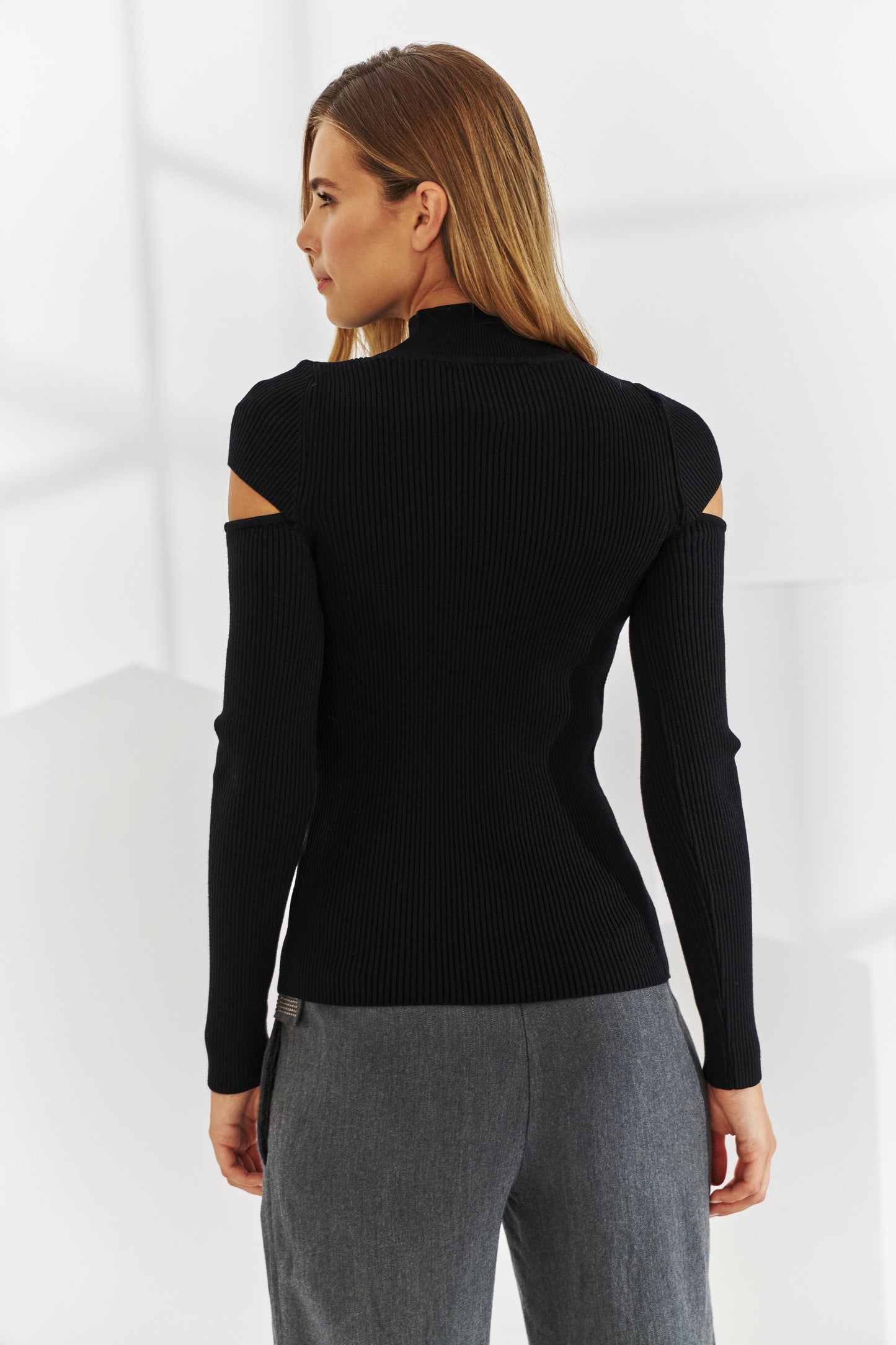 Sweter z wycięciami Manx Czarny