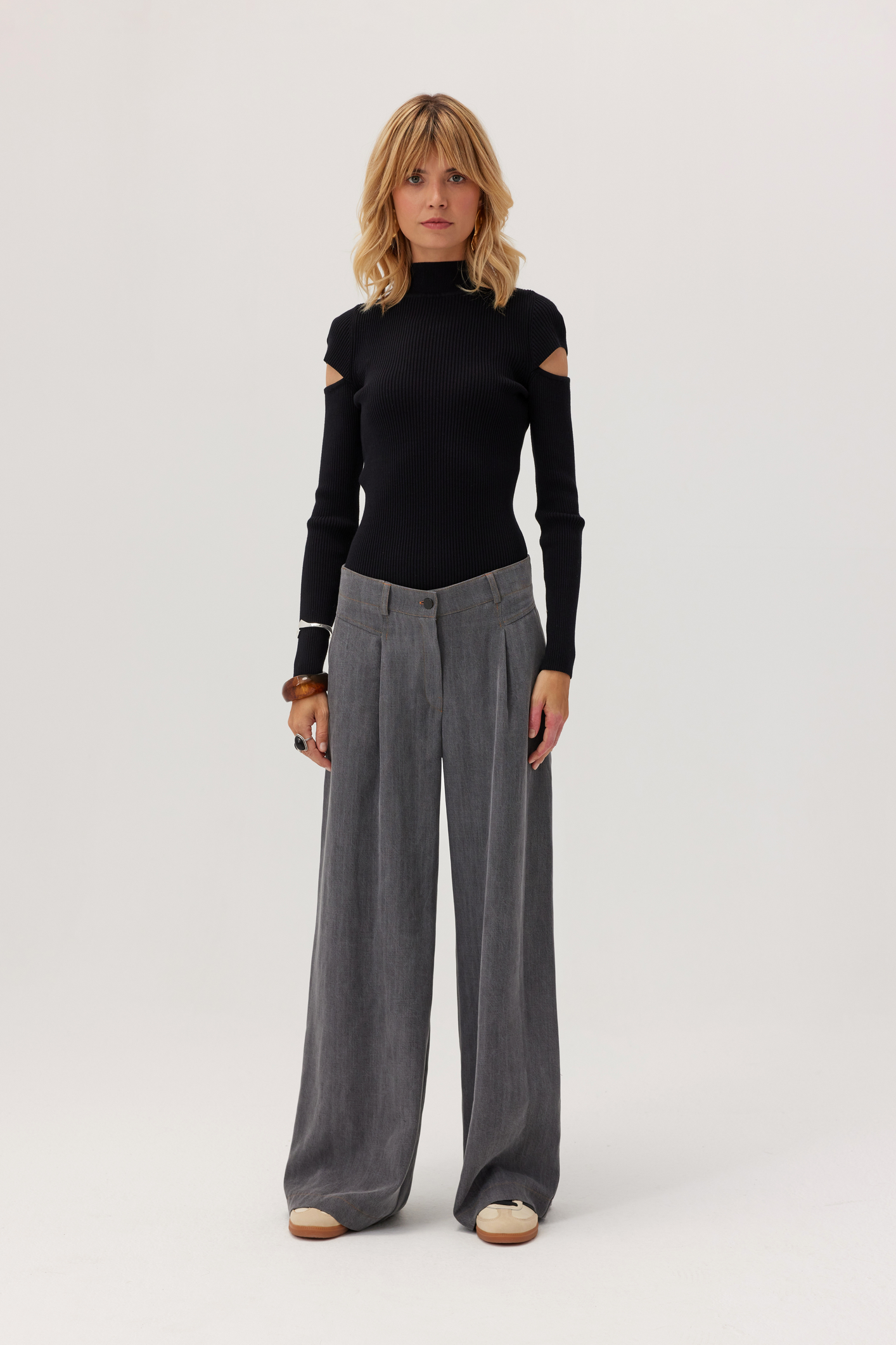 Sweter z wycięciami Manx Czarny