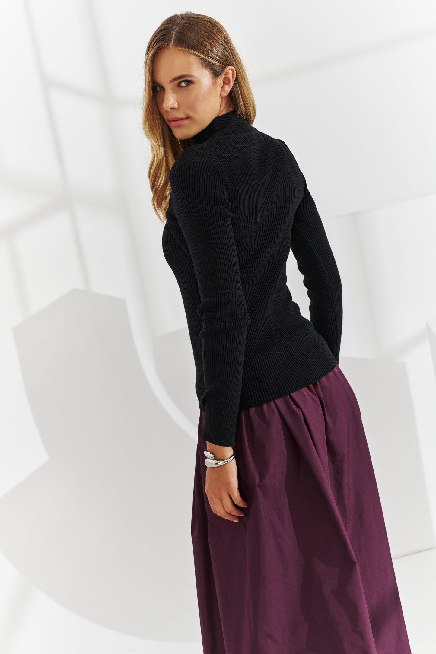 Sweter z wycięciem Optic Czarny