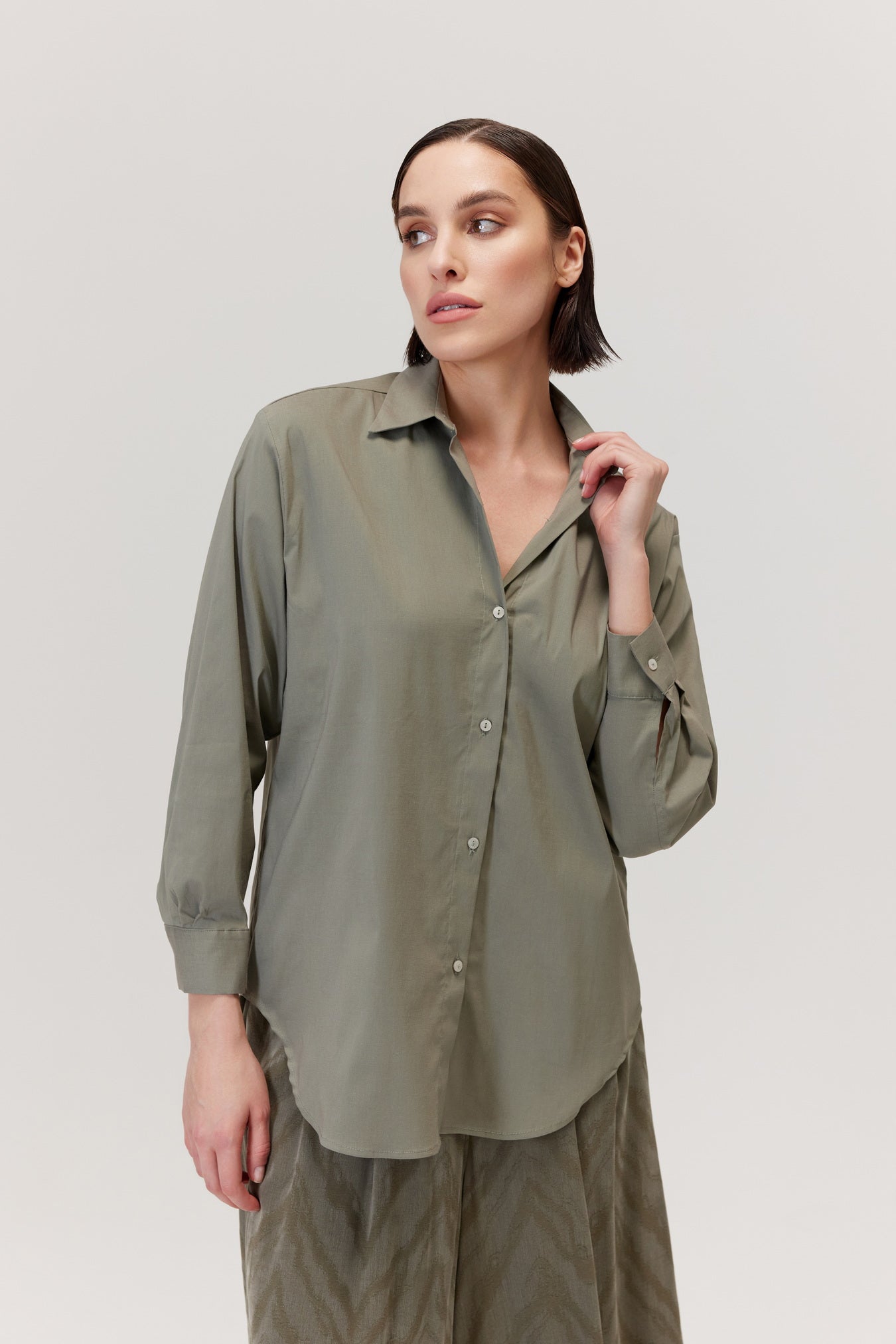 Koszula o wydłużonym kroju Alarh oliwkowa – Anataka – Butik online z ...
